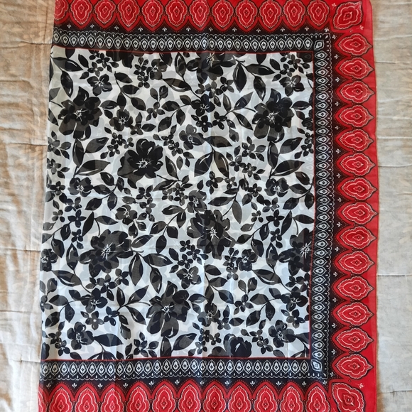 Liz Claiborne swim cover up scarf. - Picture 4 of 5